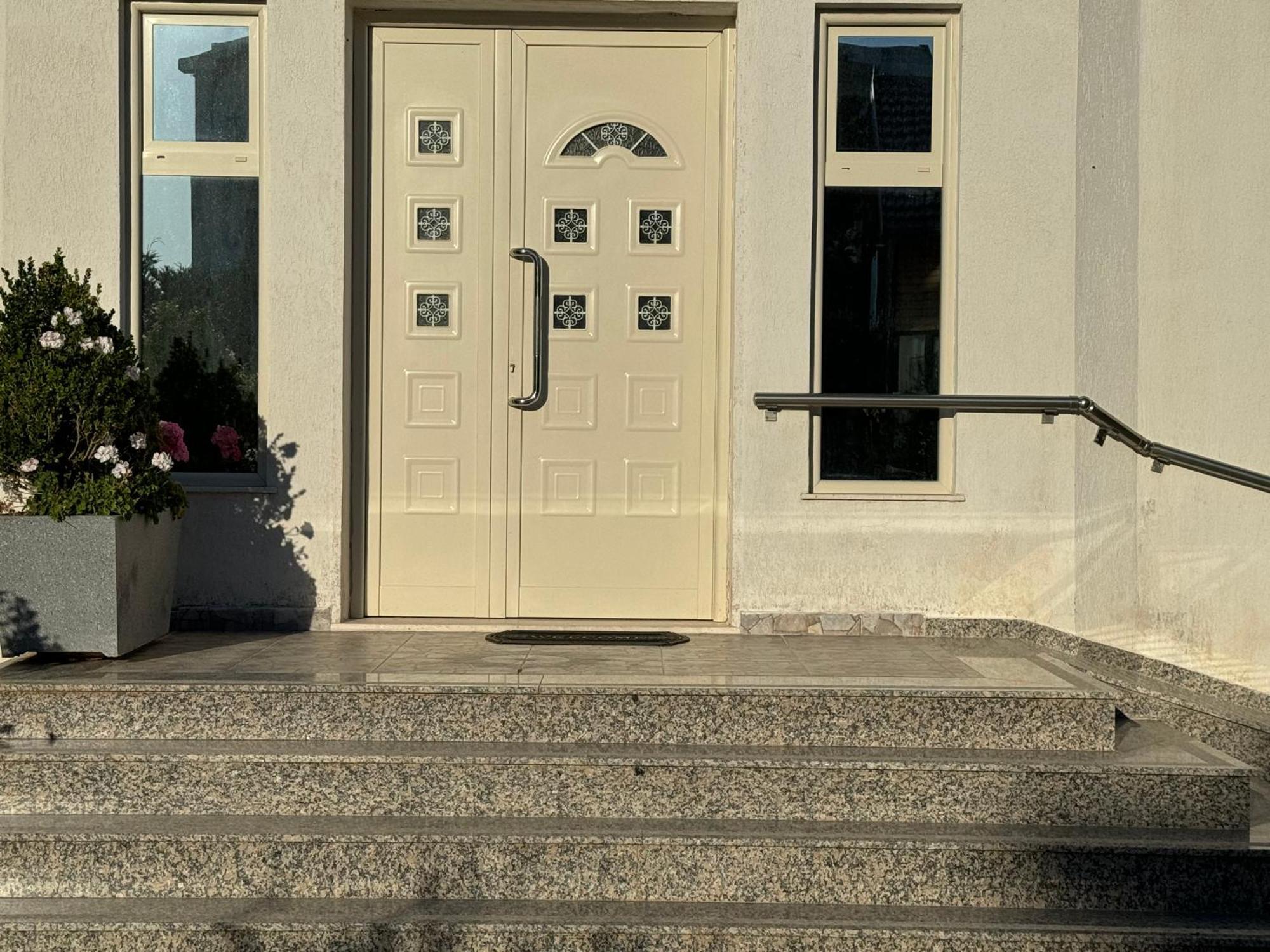 Kunevain Guest House Lezhë المظهر الخارجي الصورة
